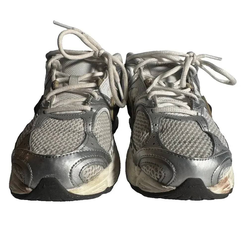 Nike V5 RNR Men’s 8.5 White Metallic Silver Gold Running Shoes HJ5228-100